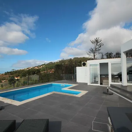 Por Do Sol Estreito Da Calheta